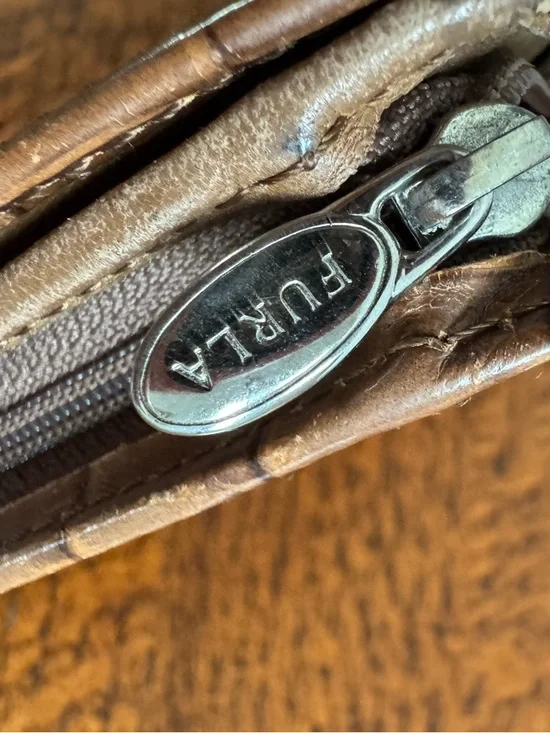 Furla EUC Brown Croc-Embossed Bifold Wallet - Picture 8 of 11